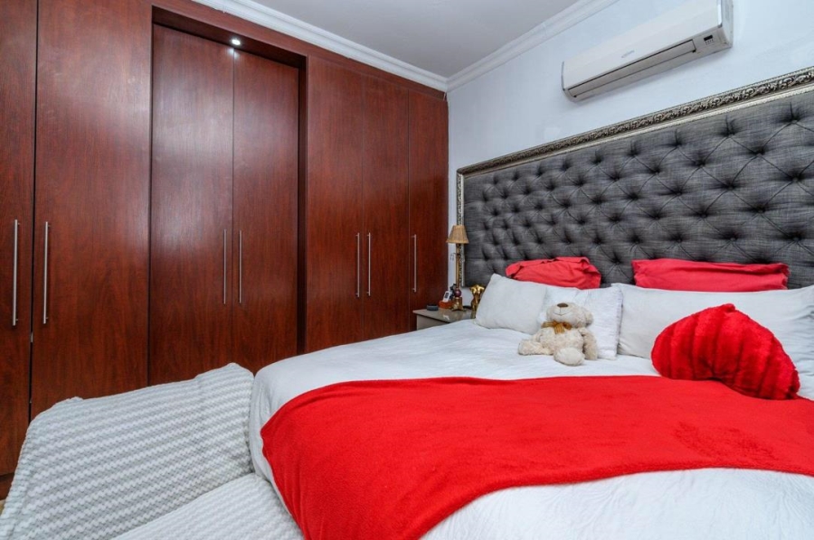 5 Bedroom Property for Sale in Van Riebeeck Hoogte Eastern Cape